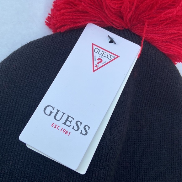 New GUESS Unisex Black/Red Logo Beanie - Picture 2 of 4